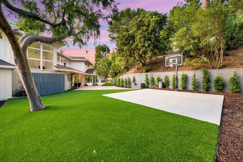 How Artificial Turf Enhances Curb Appeal Year-Round