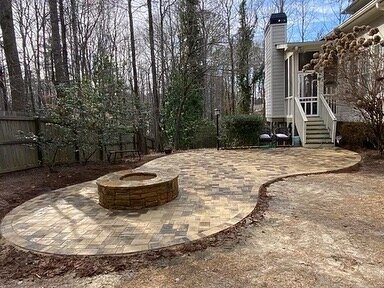 Belgard Origin 6 Avondale paver patio with Natural stone fire pit.