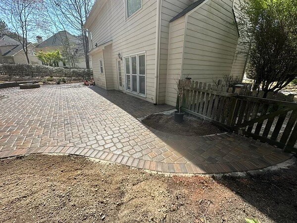 Paver patio, sitting wall and fire pit with Hessit Dutch cobble pavers.