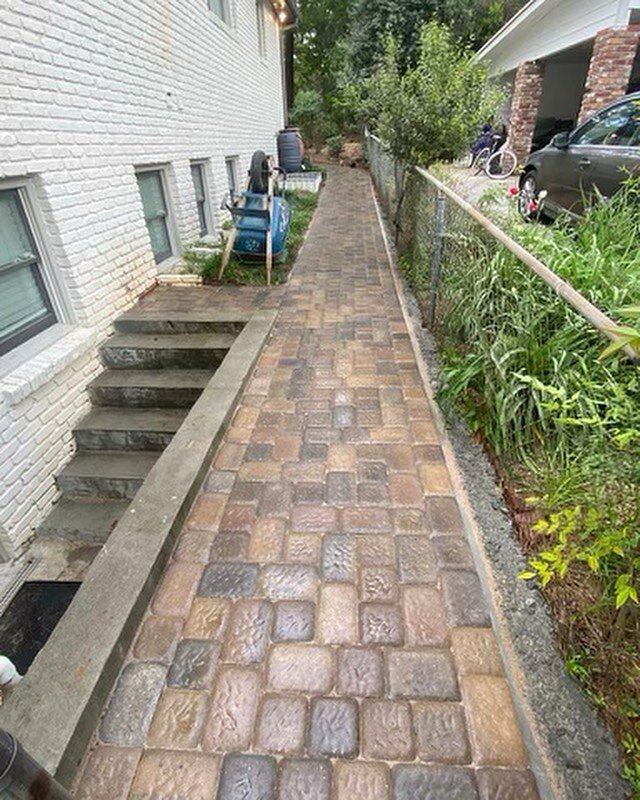 Pavers walkway with Hessit Dutch cobble driftwood color.